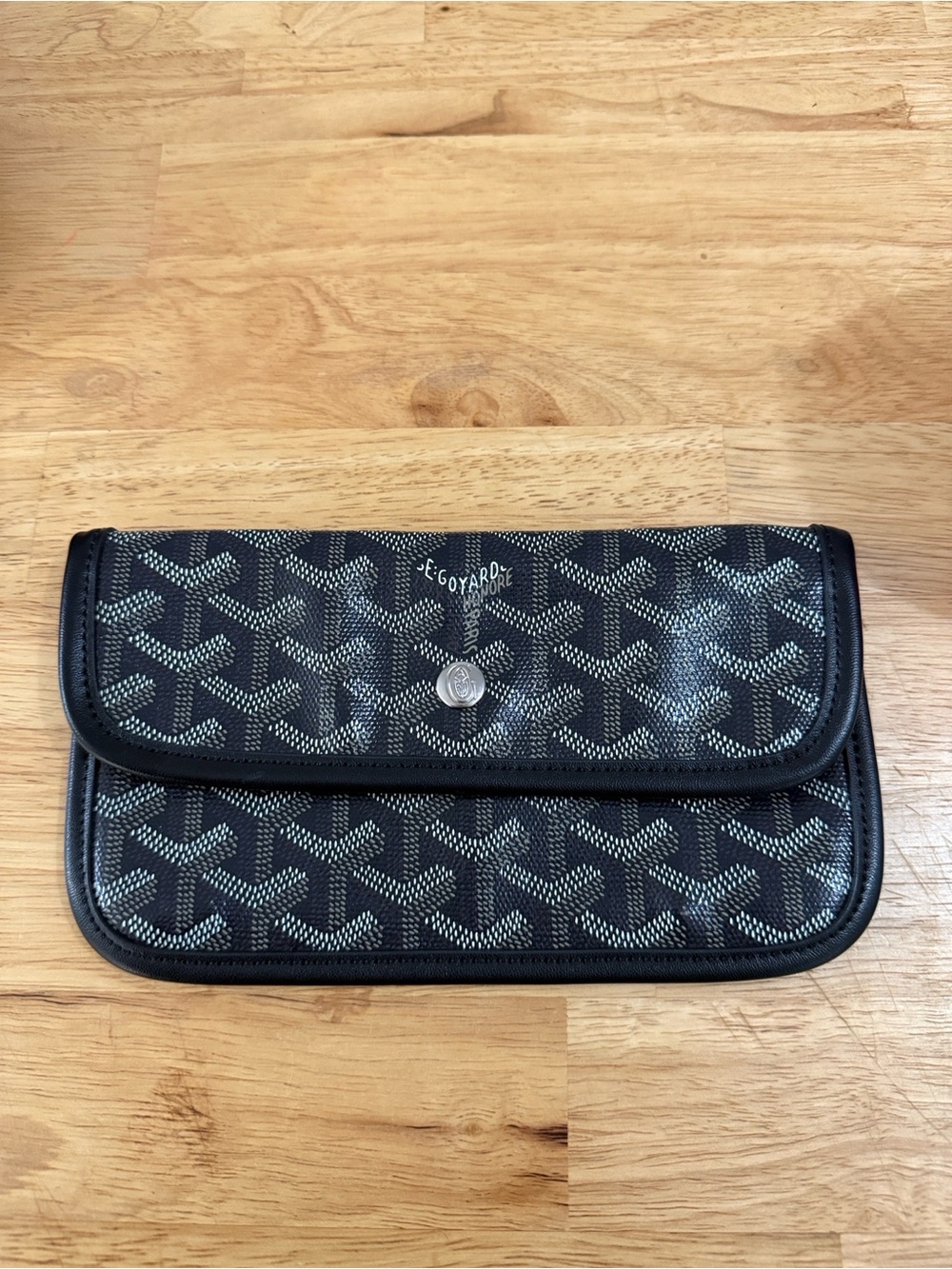 Wallet/money pouch.